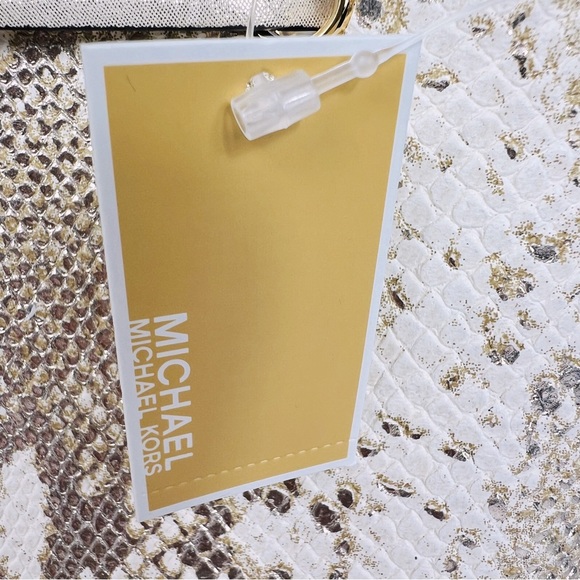 Michael Kors Champagne Animal Print Drawstring Bucket Bag Crossbody Small NWT - Picture 4 of 9